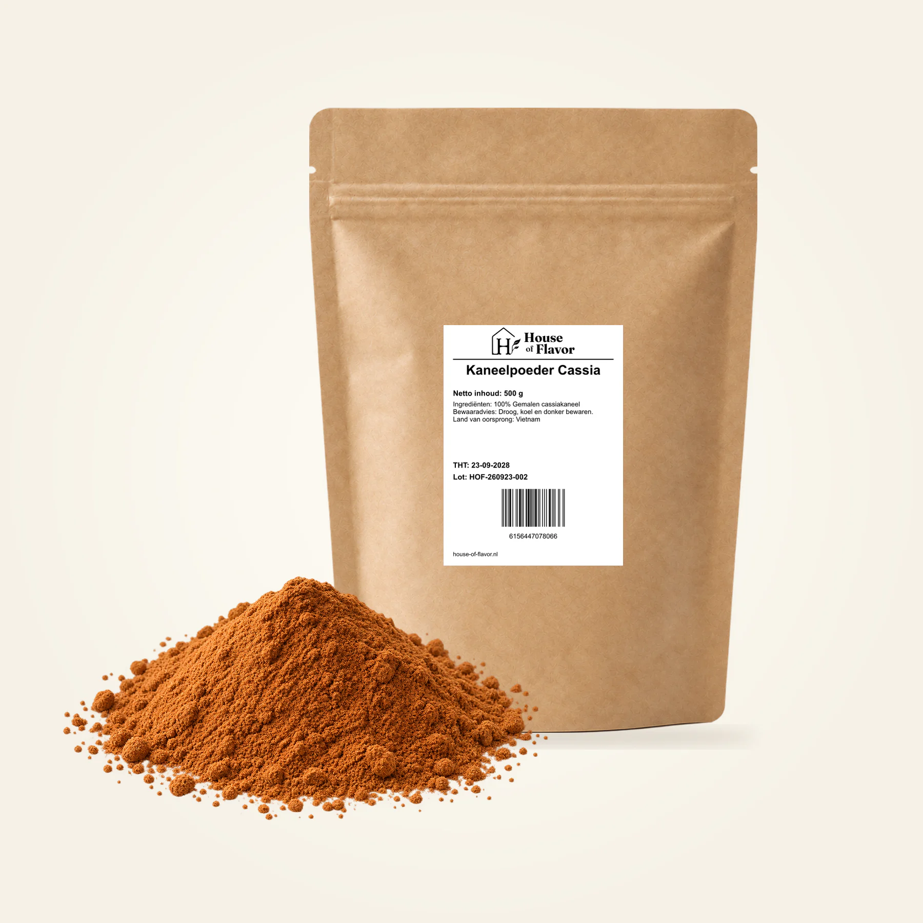 Kaneelpoeder Cassia — navulzak 500 g met het product op de voorgrond