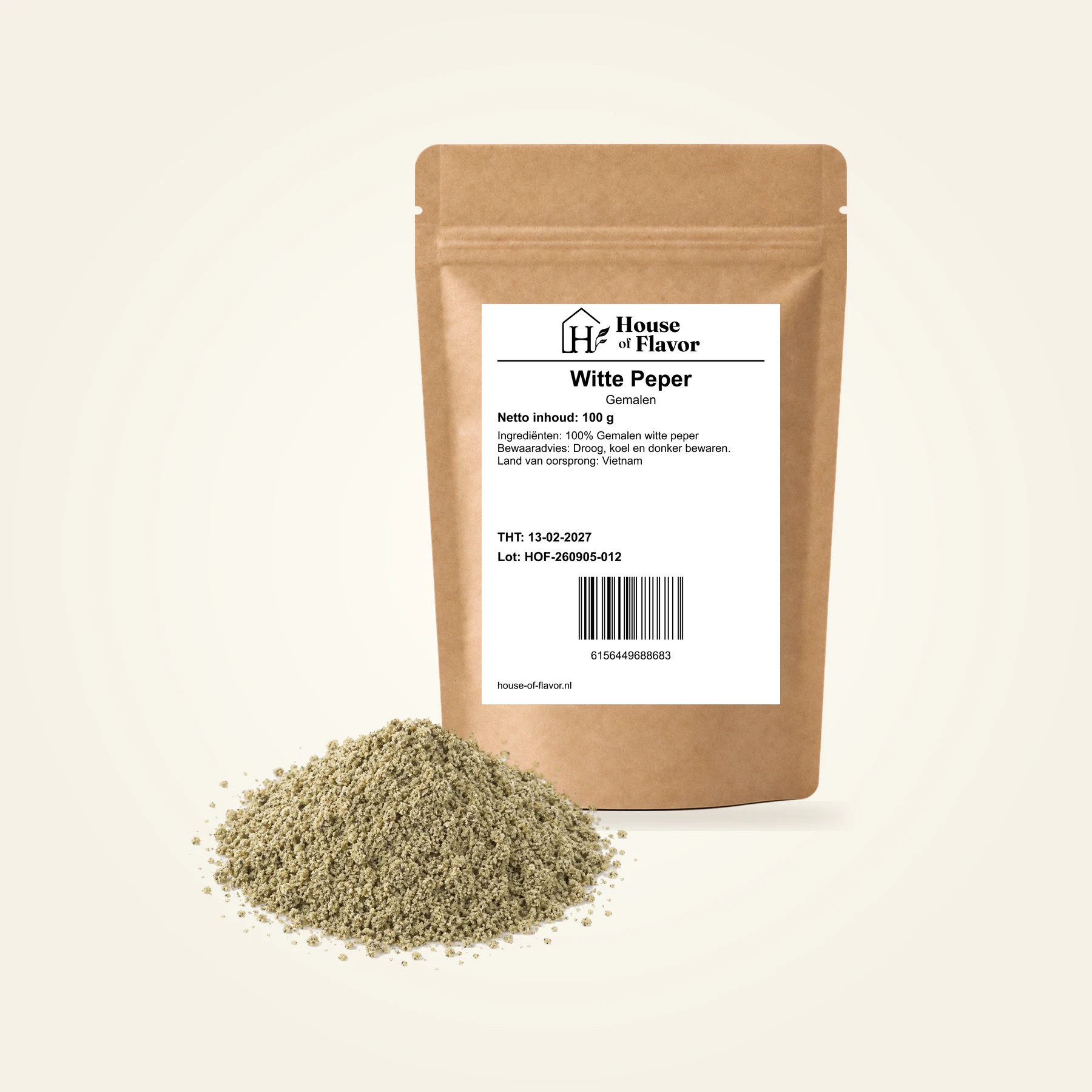 Witte Peper Gemalen — navulzak 100 g, met kruiden op de voorgrond
