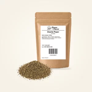 Zwarte Peper Gemalen — navulzak 100 g, met kruiden op de voorgrond